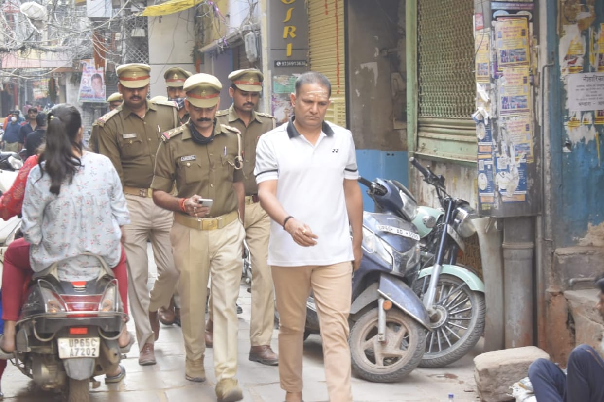 Additional CP of varanasi subhash chandra dubey visit ganga ghat for security regarding Dev Deepawali 2021