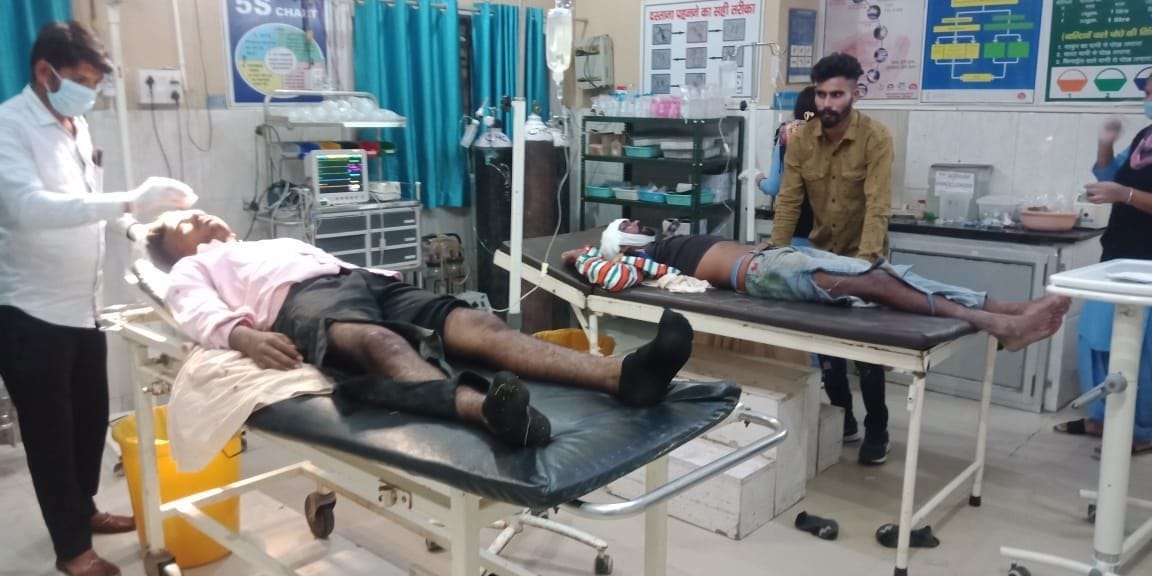 Bike collides with tree due to loss of balance, one dead, two serious