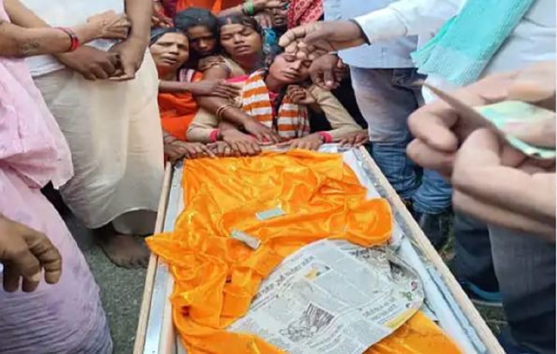 youth of Azamgarh  dies in UAE dead body reached home after 13 days relatives appealed to government