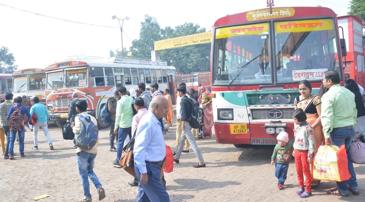Crowd of passengers at bus stands