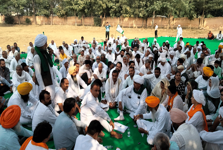 Gurnam Singh Chadhuni reached Makrauli toll plaza in Rohtak