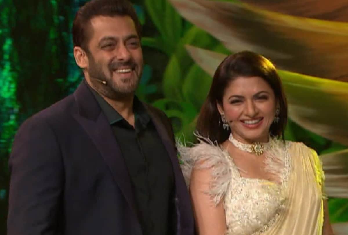 bigg boss 15 salman khan and bhagyashree recreate maine pyar kiya moment on stage shares memories