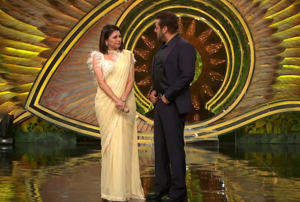 bigg boss 15 salman khan and bhagyashree recreate maine pyar kiya moment on stage shares memories