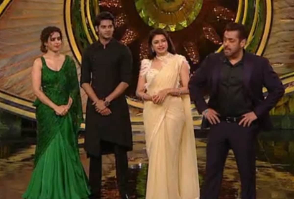 bigg boss 15 salman khan and bhagyashree recreate maine pyar kiya moment on stage shares memories