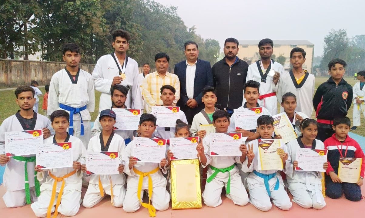 Taekwondo players raised the honor of the district by winning medals