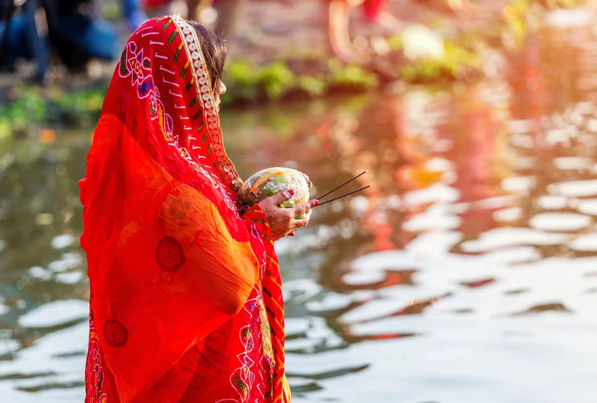 chhath puja 2021 women and men wear traditional and stylish dresses on chhath festival