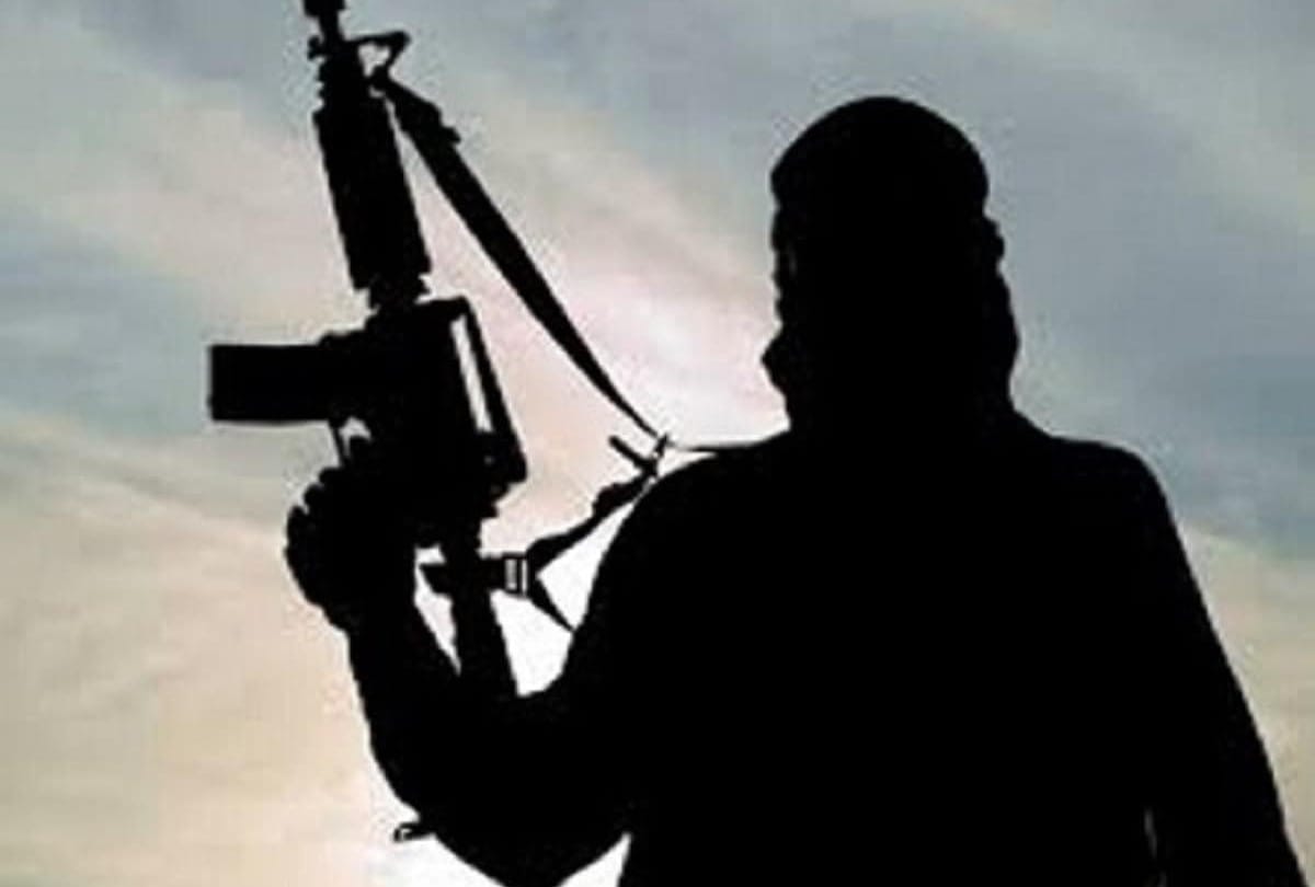 naxals blew up railway track in Giridih jharkhand, many trains affected