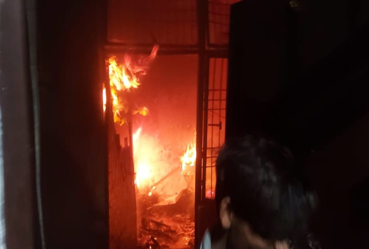 fire breaks out in the flat of dairy businessman in agra