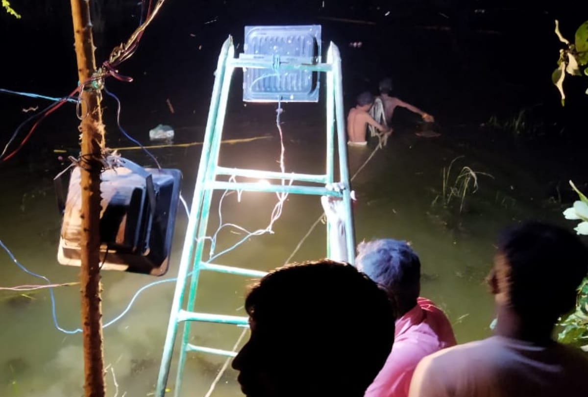 Three died while immerson of goddess Lakshmi idols in Gonda.