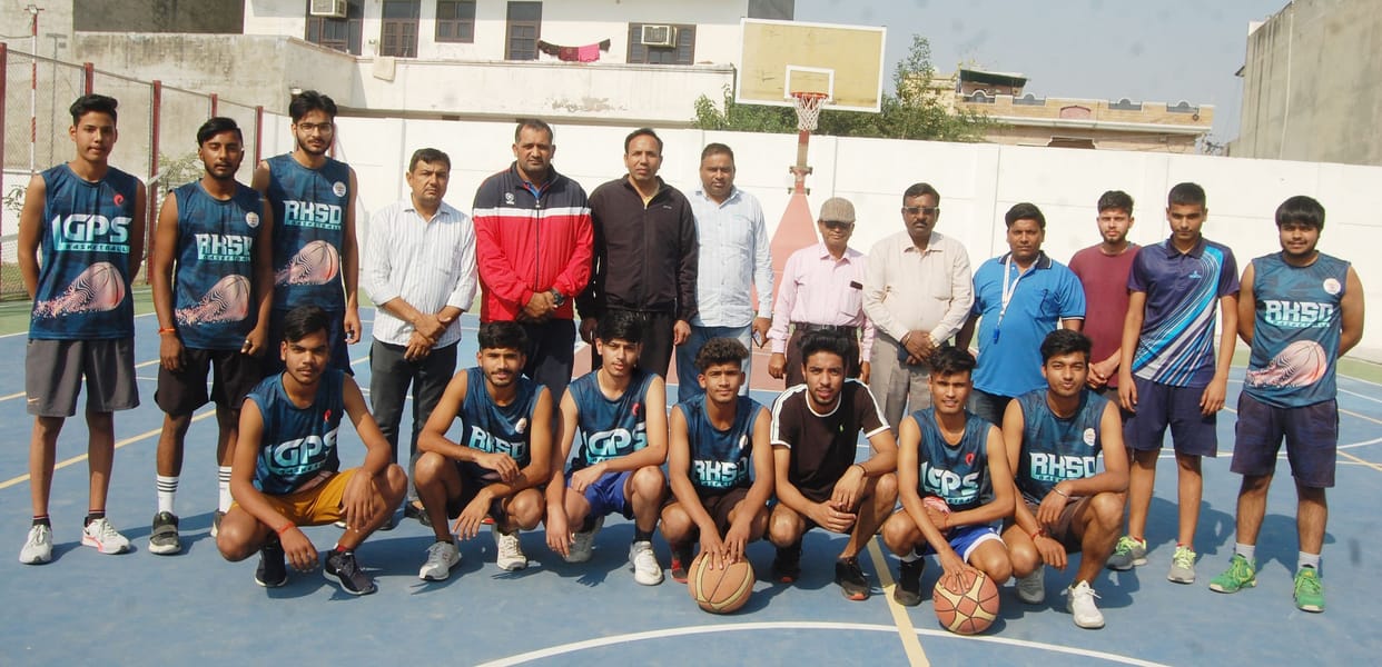 Hindu school team first in basketball tournament