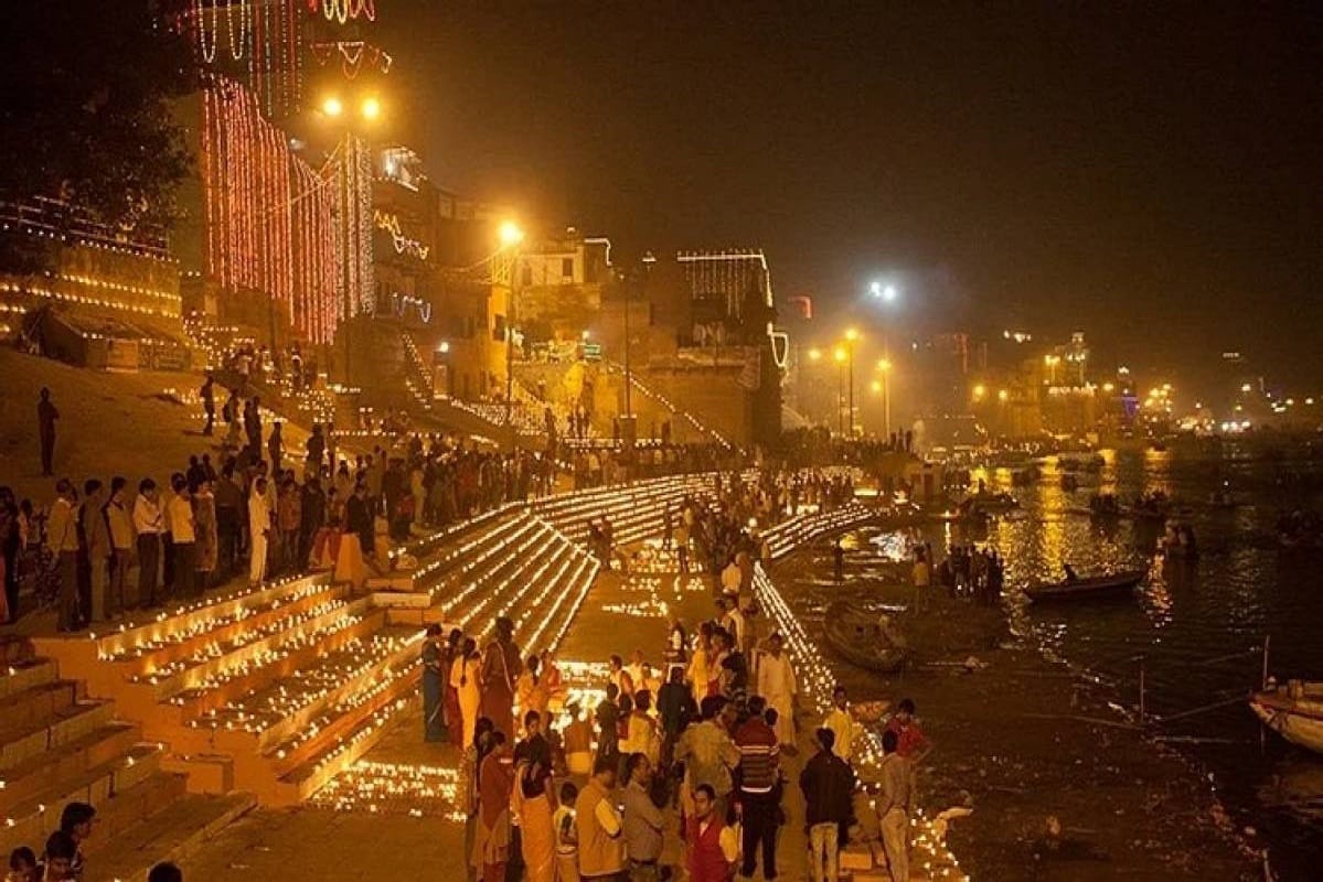 Dev Deepawali 2021 varanasi boats Bookings in RS three lakhs  hotels and lodges of banaras are already full