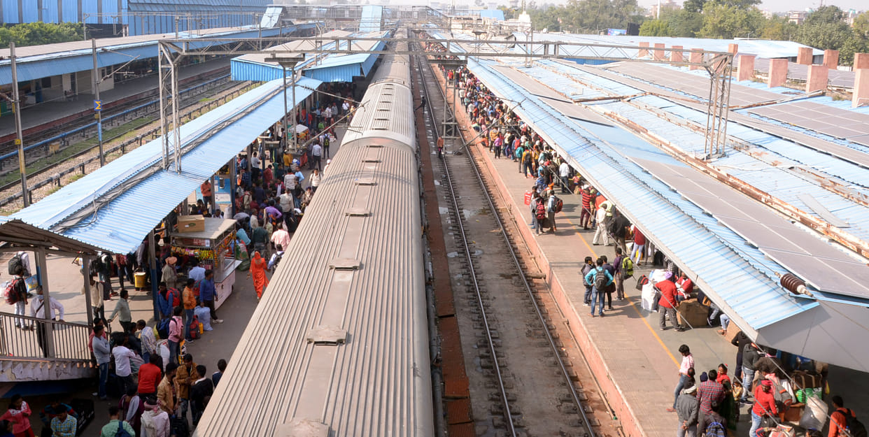 Fight to go home, heavy rush in trains