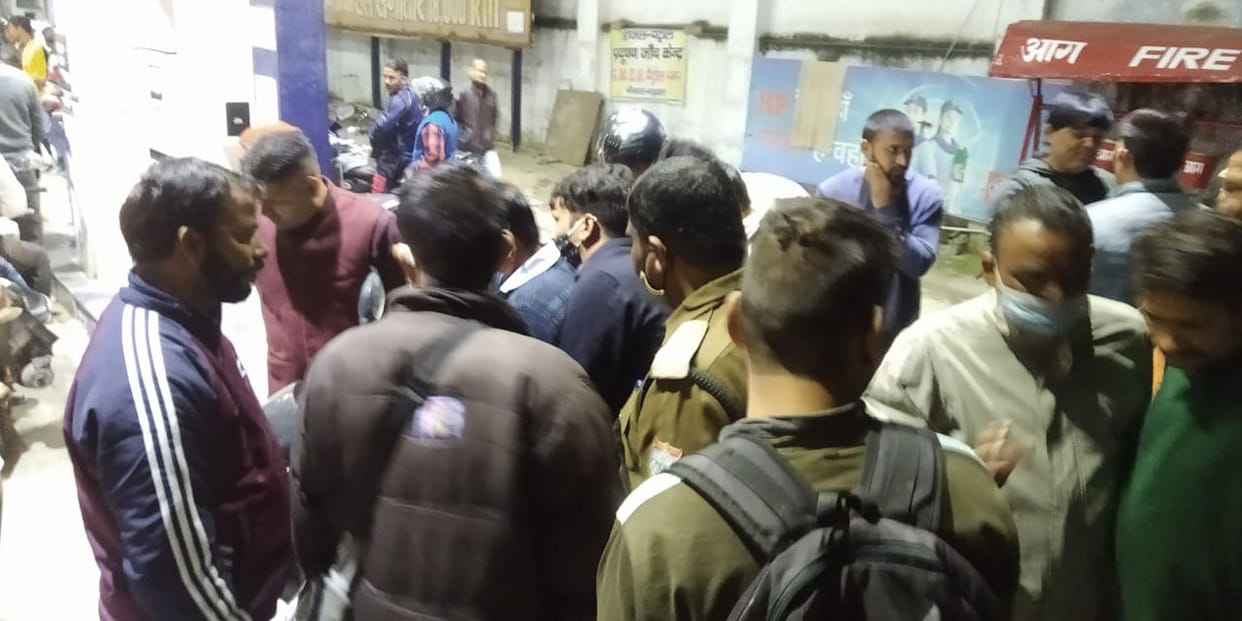uttarakhand news: Ruckus at petrol pump, pump worker's leg broken with hockey stick