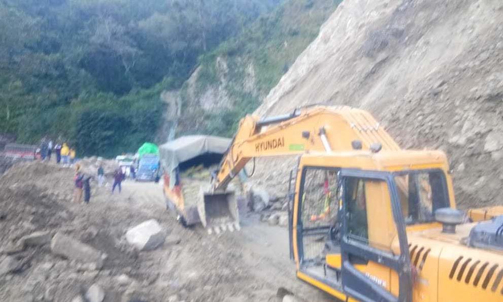 Truck stuck, movement disrupted for three hours