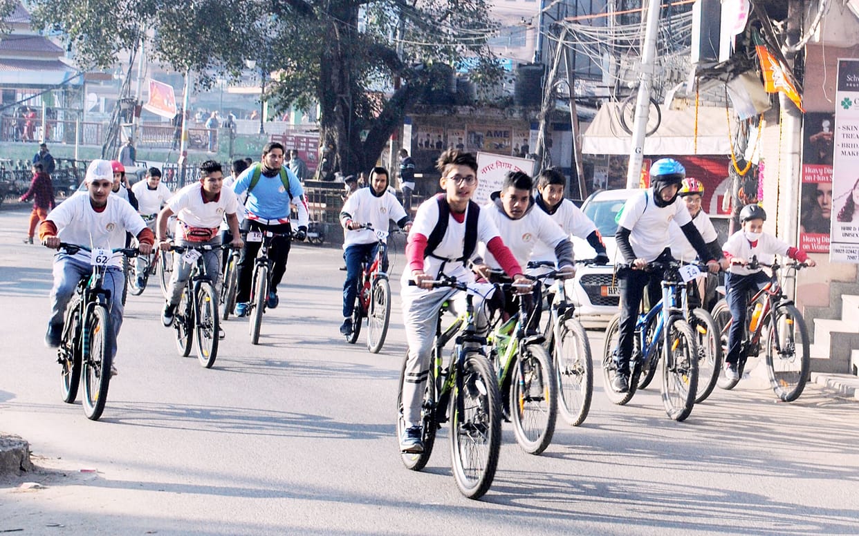 Anshul, Piyush top biking competition