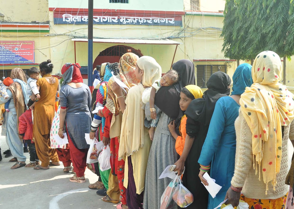 Sisters came to tilak the brothers in jail