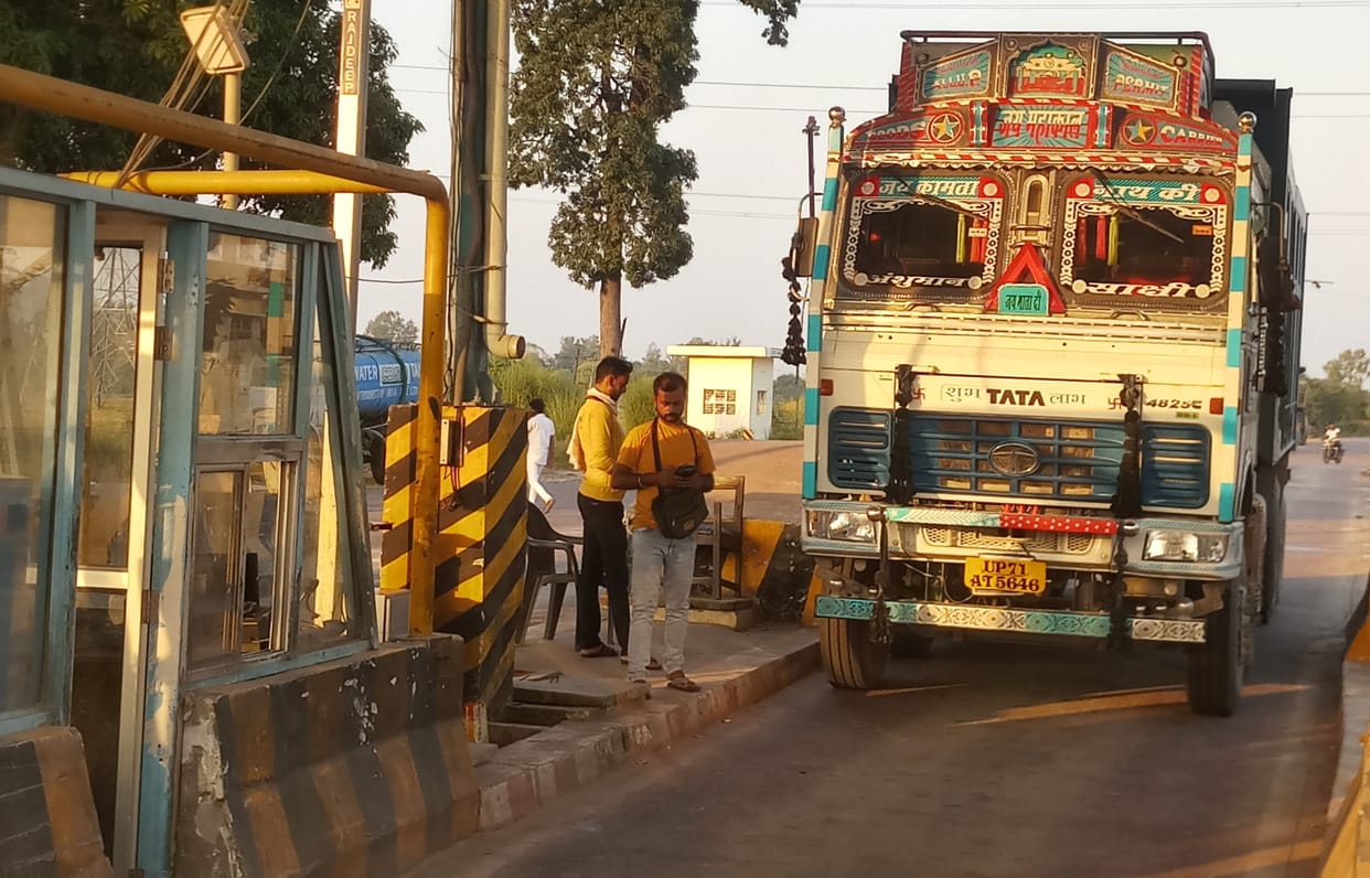fathepur news,Toll being charged on the strength of the poles