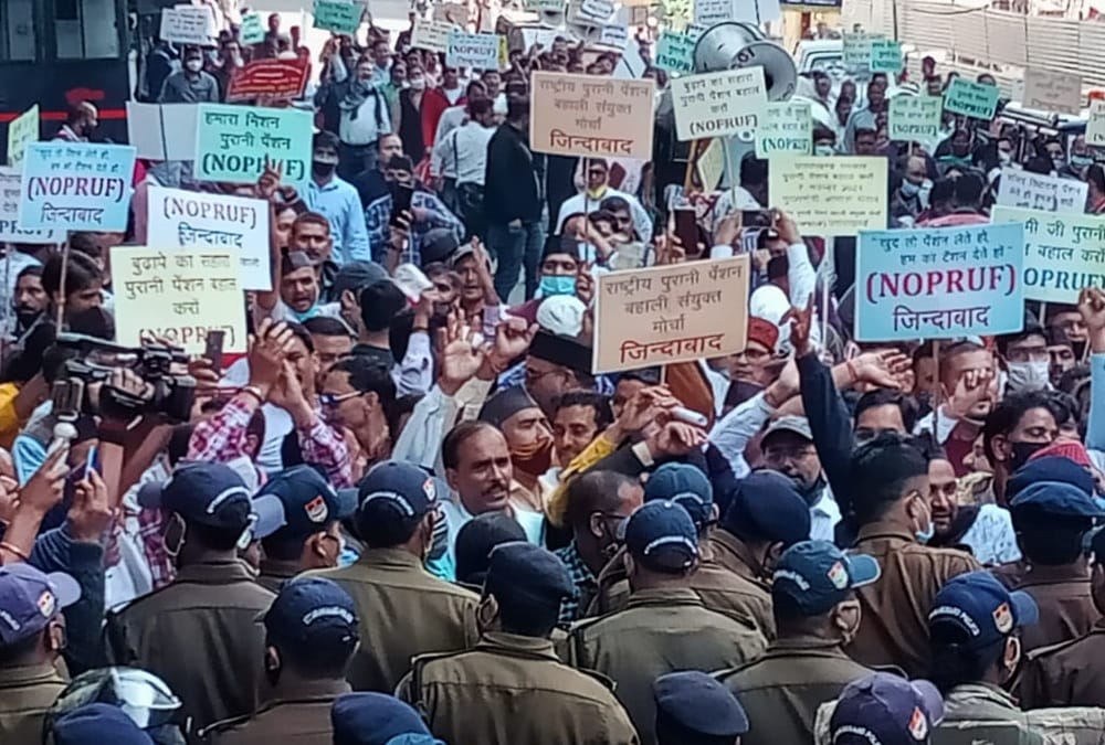 Dehradun News: Employees CM House march for old Pension restoration
