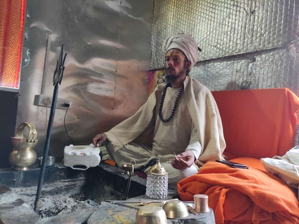 Lalit Ramdas Maharaj provided food to 8000 passengers