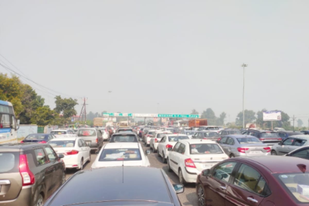 Meerut traffic jam on shivaya Toll plaza