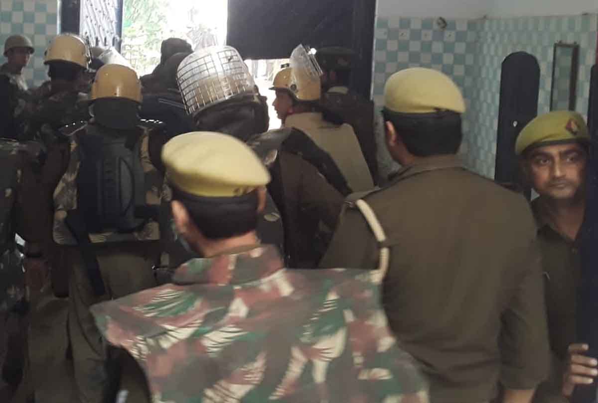 Farrukhabad: Prisoners pelted stones and set fire to district jail