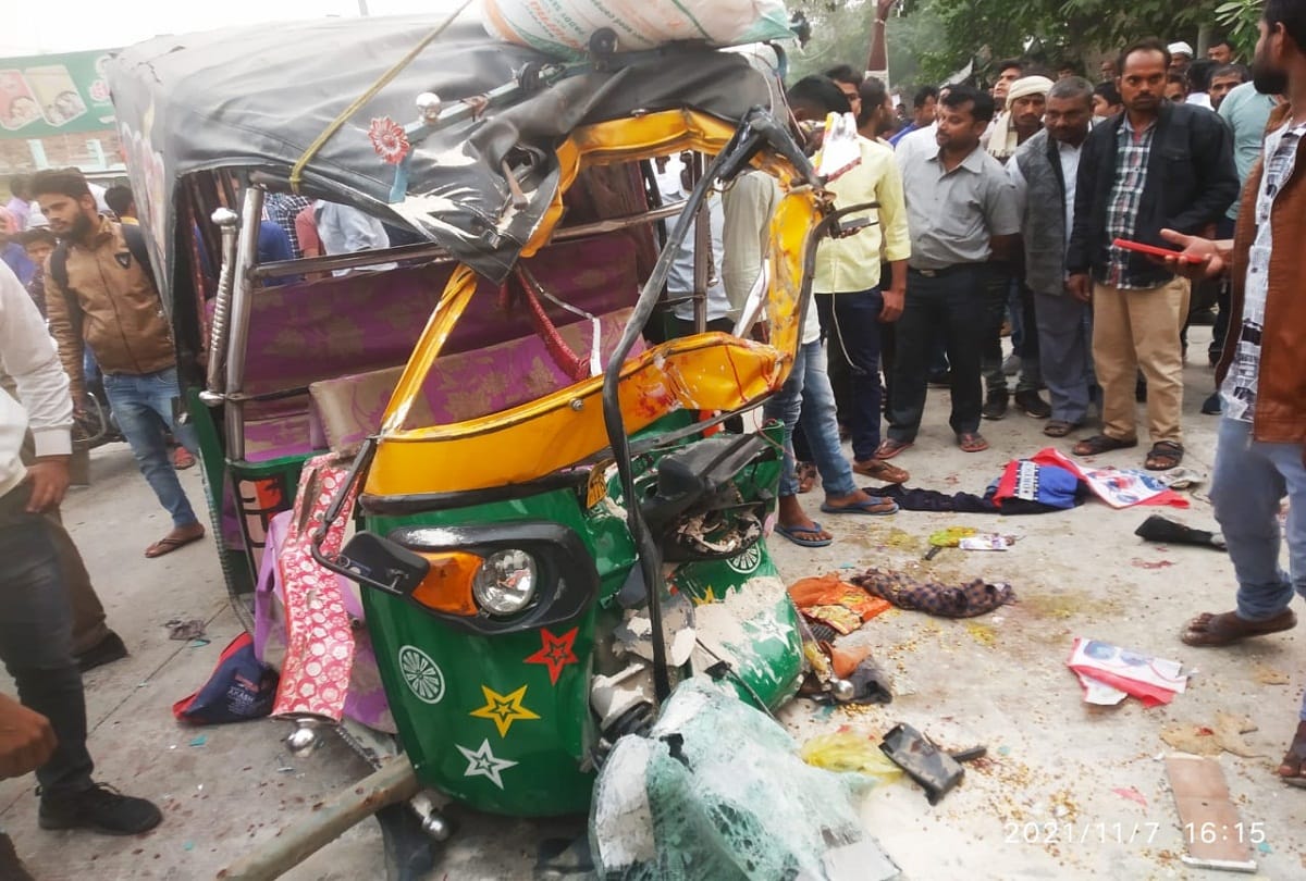 Prayagraj: Uncontrolled tempo collided with truck, nine pilgrims injured, condition critical