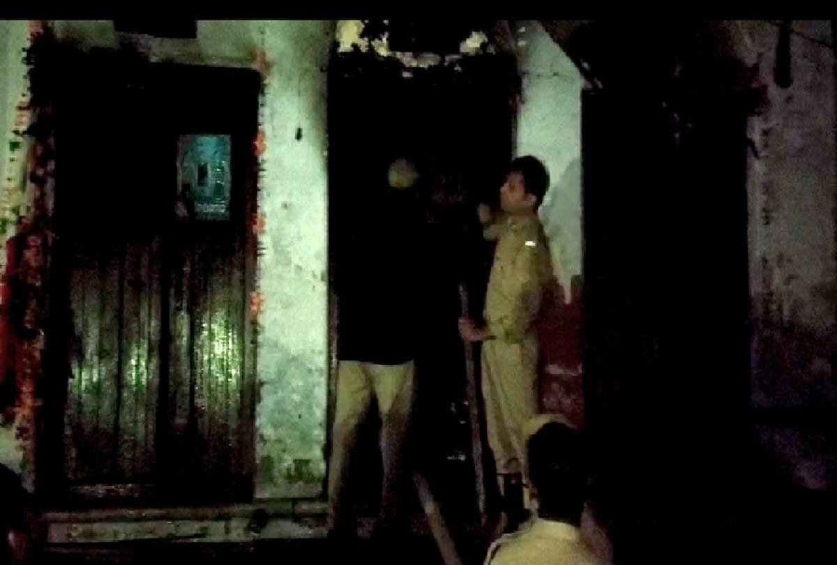 Prayagraj: Around 25 lakh woolen clothes burnt to ashes in a clothes warehouse