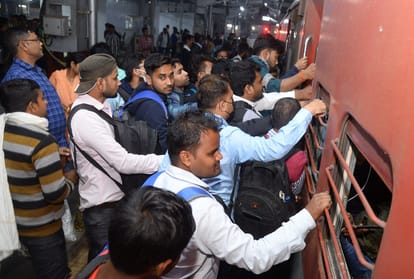 Highest crowd of the season in trains, hope of relief only after Chhath