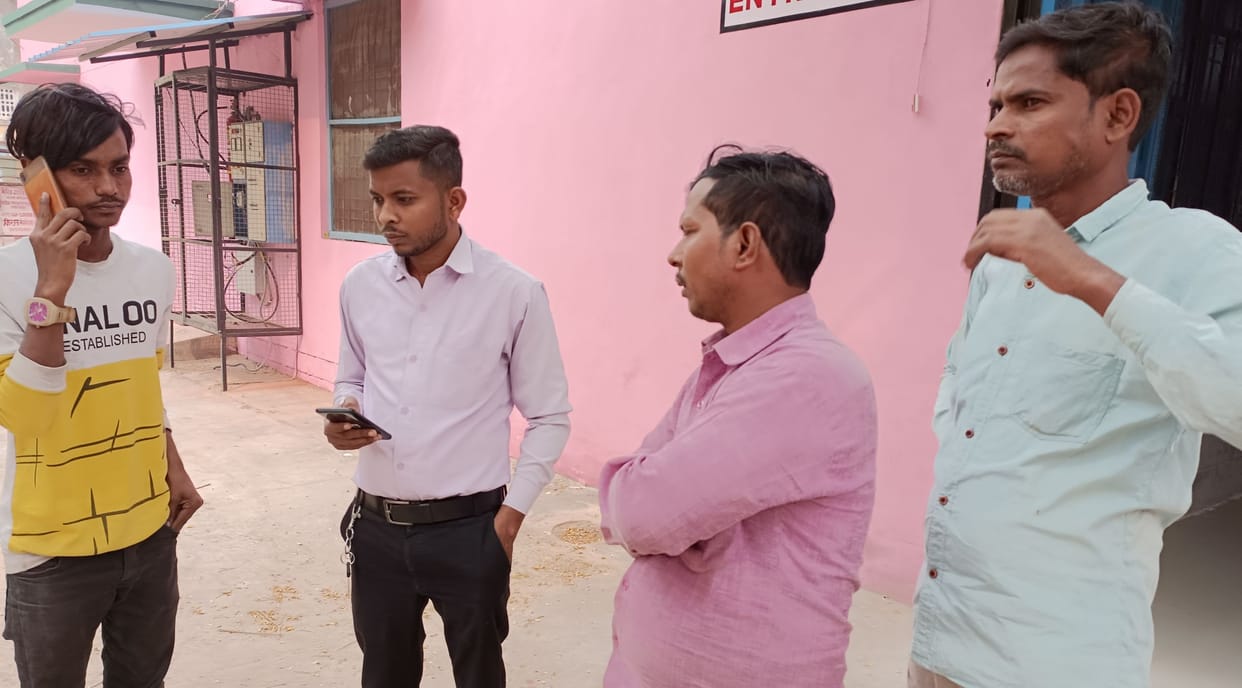 fathepur news,Rickshaw driver dies in Tavera collision