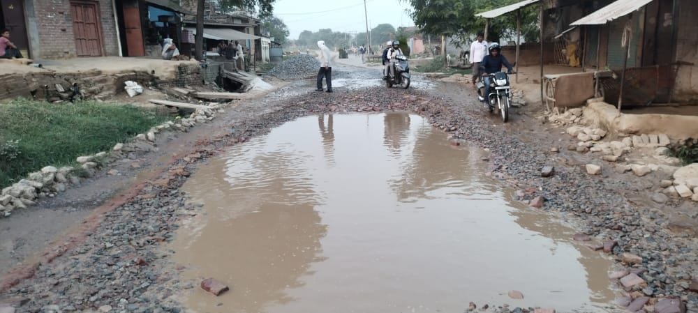 road,civic,auraiya