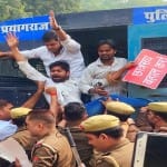 इलाहाबाद विश्वविद्यालय दीक्षांत समारोह : लाठीचार्ज के बाद छात्रनेताओं को पुलिस ने लिया हिरासत में।