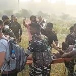 सुकमा में घायलों को अस्पताल पहुंचाते CRPF के जवान
