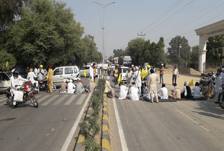 Farmers jammed Sirsa in protest against the lack of DAP