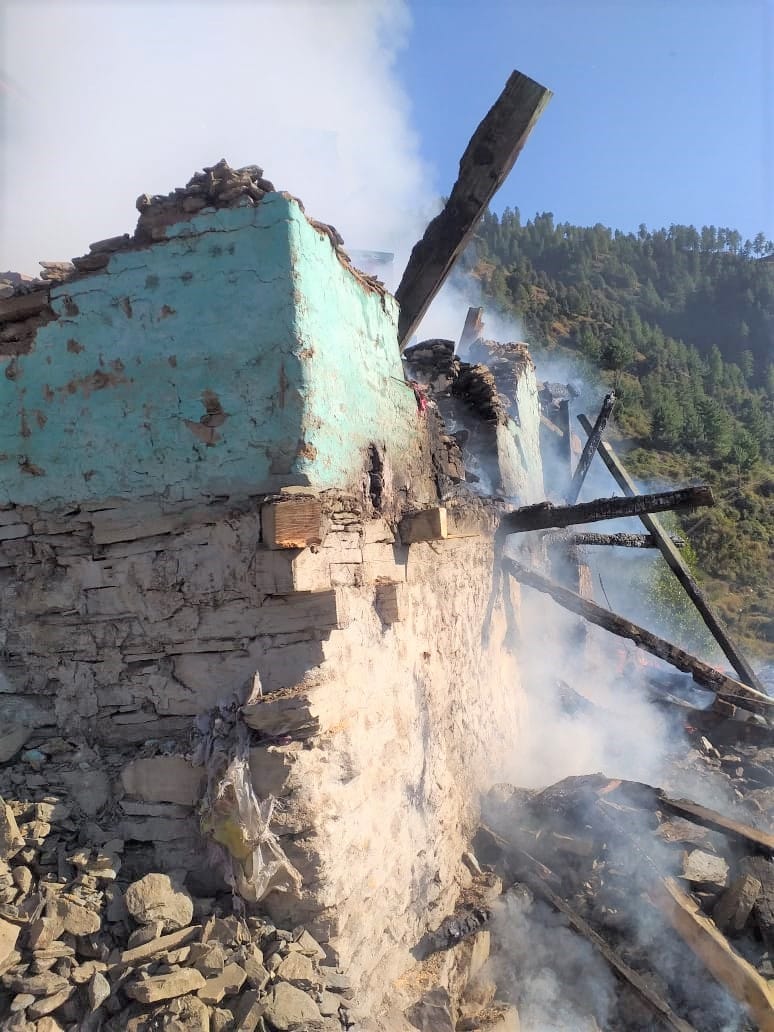 Four rooms of house burnt in gharot village of Sari Panchayat