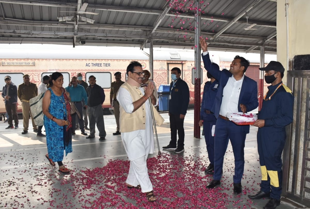 First train of Ramayan Yatra arrived Ayodhya.