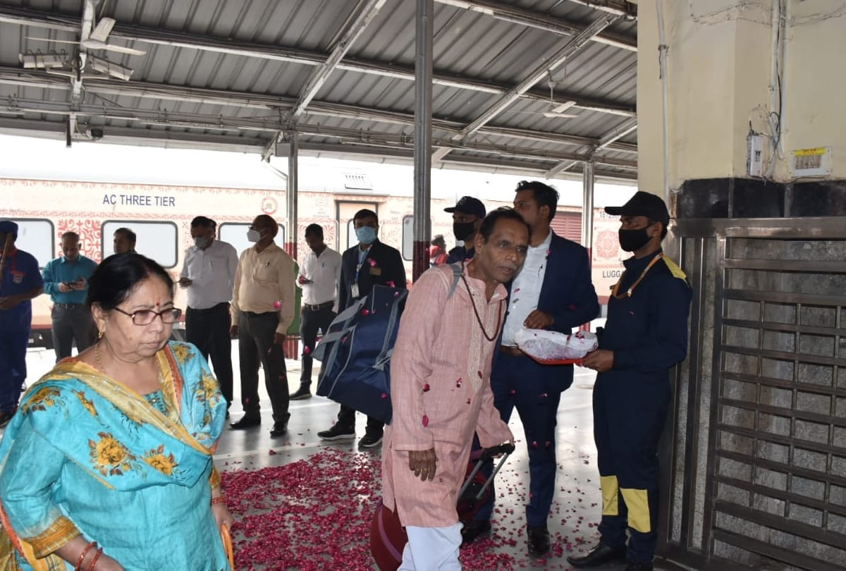 First train of Ramayan Yatra arrived Ayodhya.