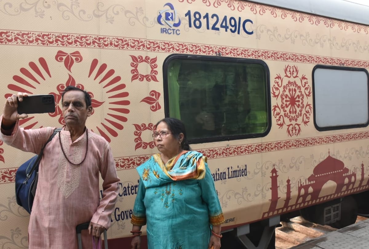 First train of Ramayan Yatra arrived Ayodhya.
