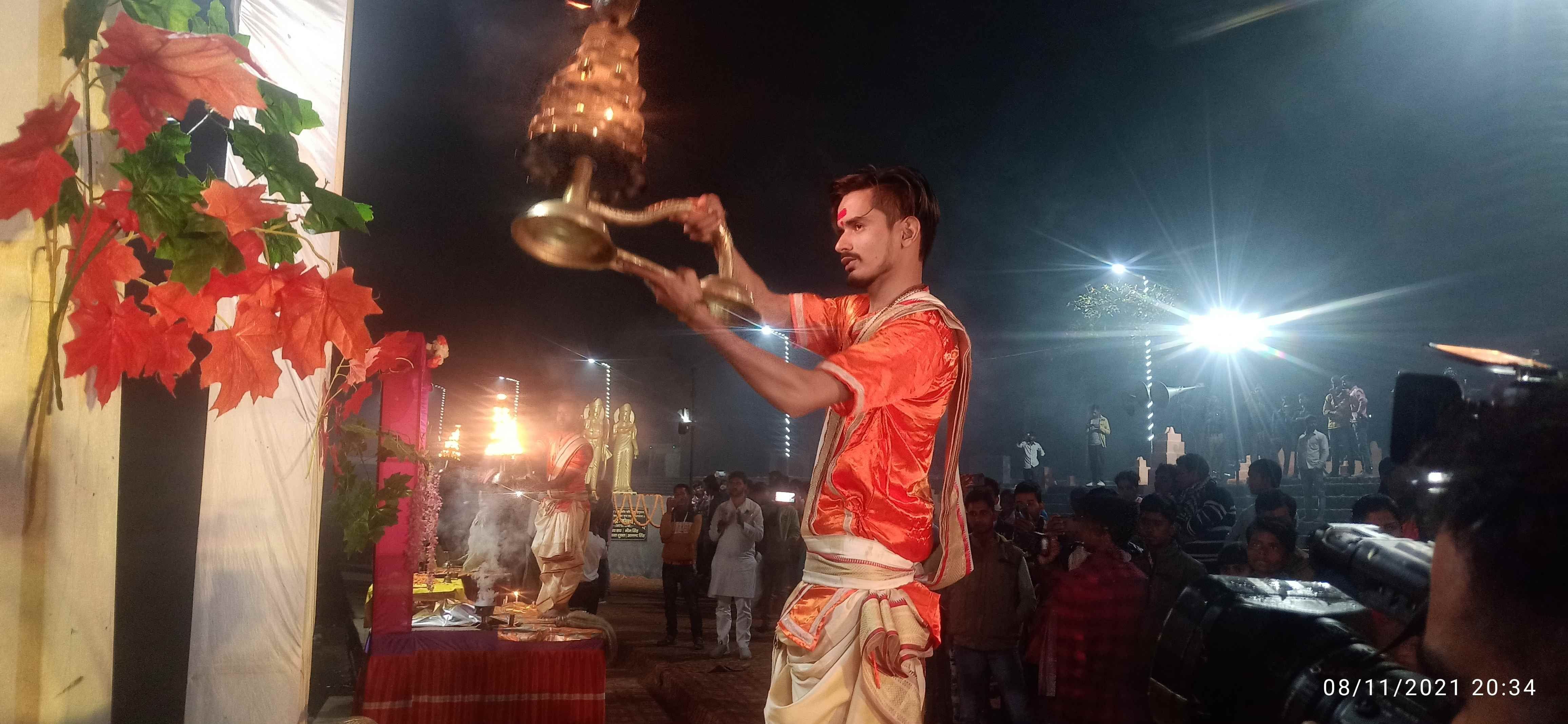 Aarti performed on the bank of Bansi on the third day of Kushinagar festival