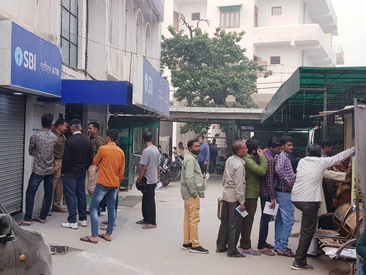 Banks open after holiday, 35 crore transactions