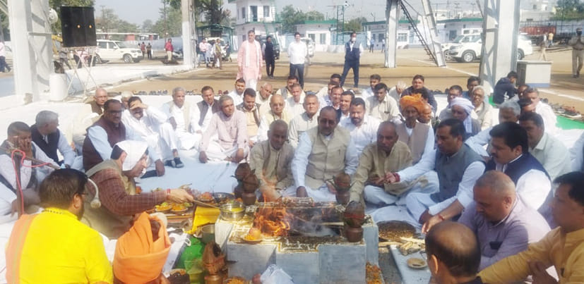 Smoke erupted in the chimneys of Deoband Triveni Sugar Mill
