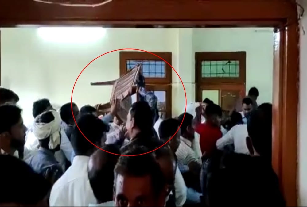 Uttarakhand Election 2022: Ruckus Fight And Chair Throwing in Bsp Welcome Program in Haridwar