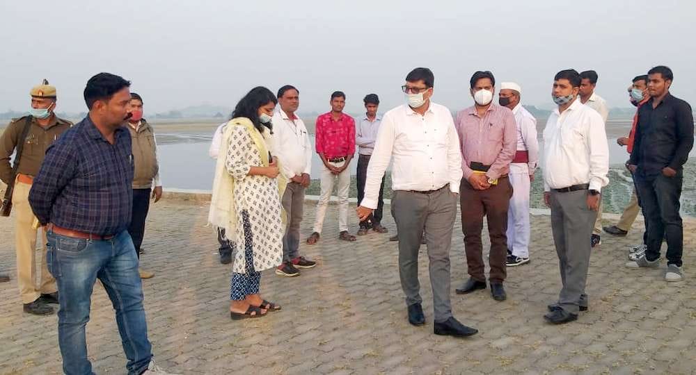 Employees should sit regularly in Panchayat: DM