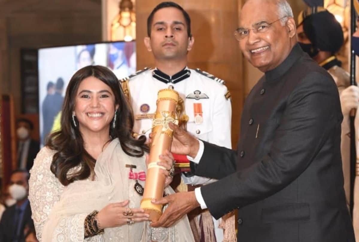 Ekta Kapoor dedicated a Padma Shri award to mother Shobha and father Jeetendra she said whatever I am because of them