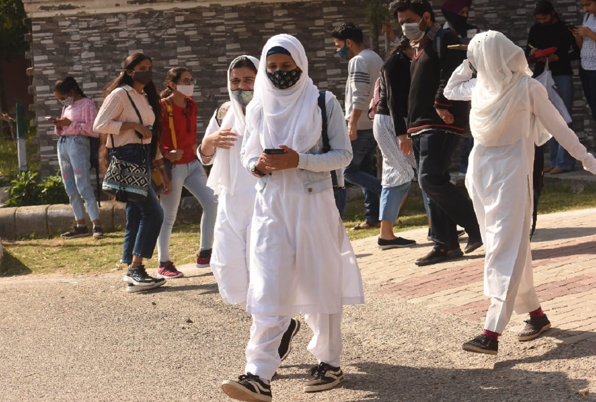 Classes started after one and a half year in colleges of Jammu, only thirty percent students reached on the first day