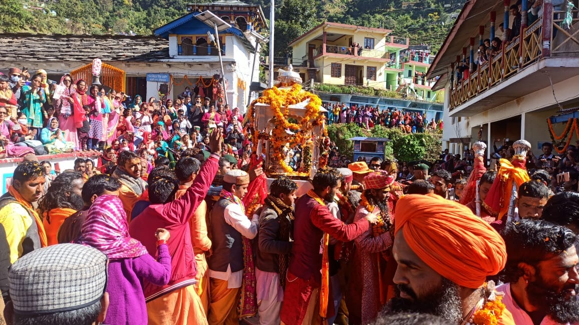 Char dham yatra 2021: Former Union Minister Uma bharti Visited baba kedar Doli in Guptkashi