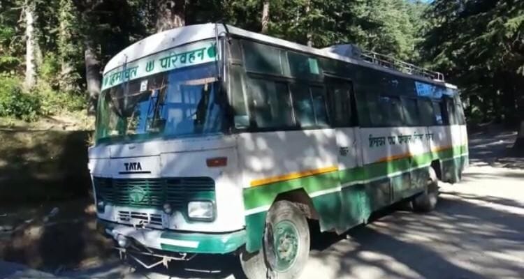 Government bus did not start, people reached Chamba by taxi