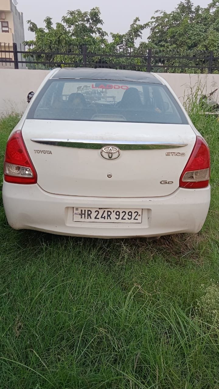 Two youths snatched the car at night, recovered from outside the university in the afternoon