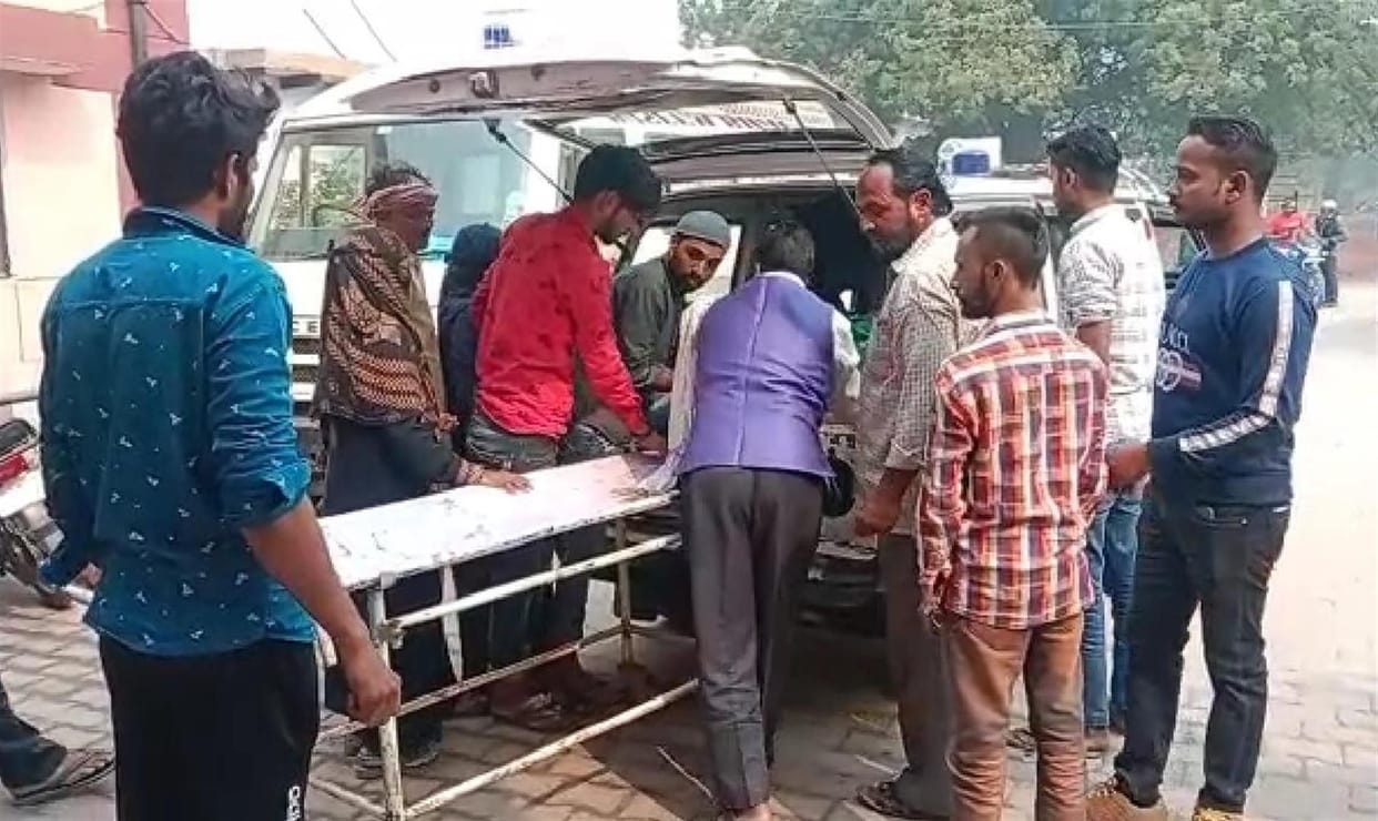 Hathras: While cleaning the room, the woman got electrocuted, died