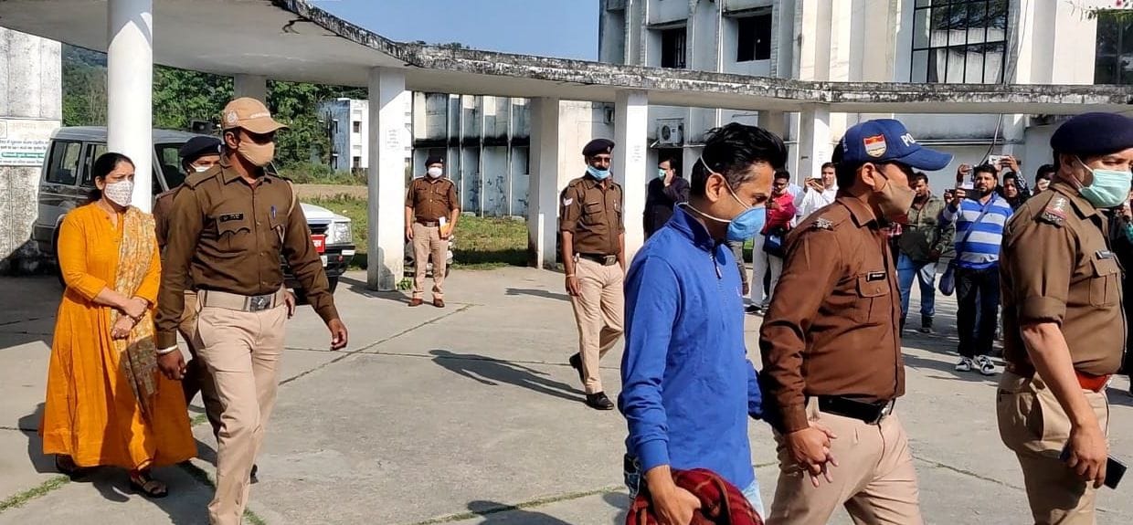 Pant couple got the contract by lobbying of relative