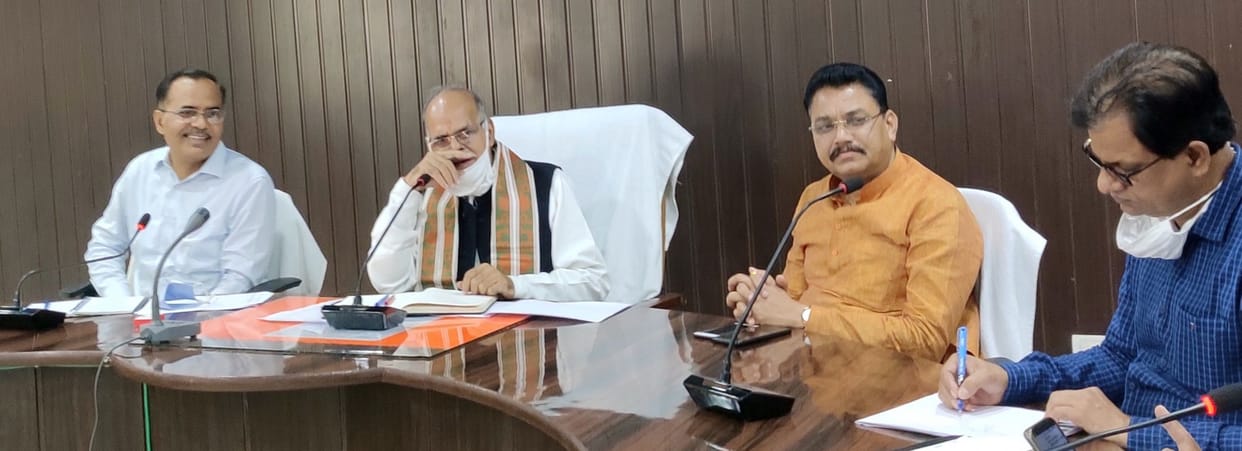 Make arrangements for fodder and straw in cowsheds: Minister of State
